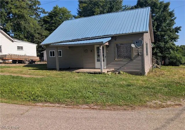 Photo 1 of Single family home for sale at 10114 Chestnut St Se, Corning, OH 43730 | MLS# 5234091 | Listing updated on 2026-08-05