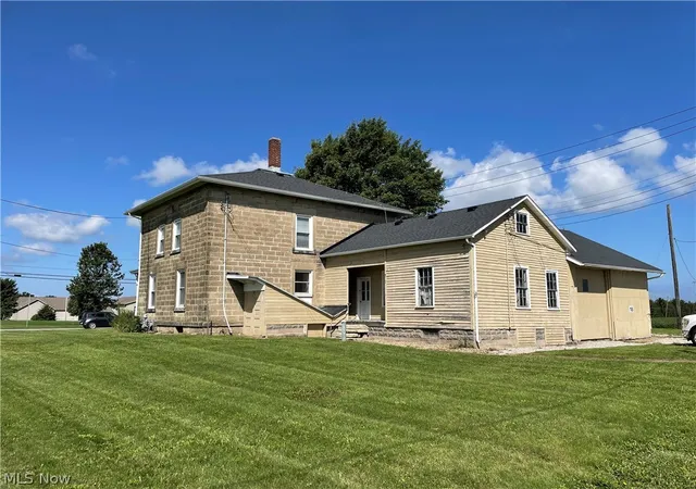 Photo 3 of Single family home for sale at 8279 Baumhart Rd, Amherst, OH 44001 | MLS# 5232963 | Listing updated on 2026-08-17