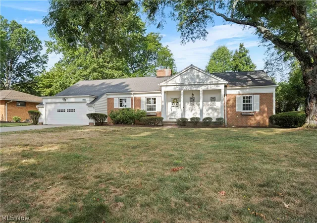 Photo 2 of Sale Pending at 1822 Donna Dr, Westlake, OH 44145 | MLS# 5233618 | Listing updated on 2026-10-02