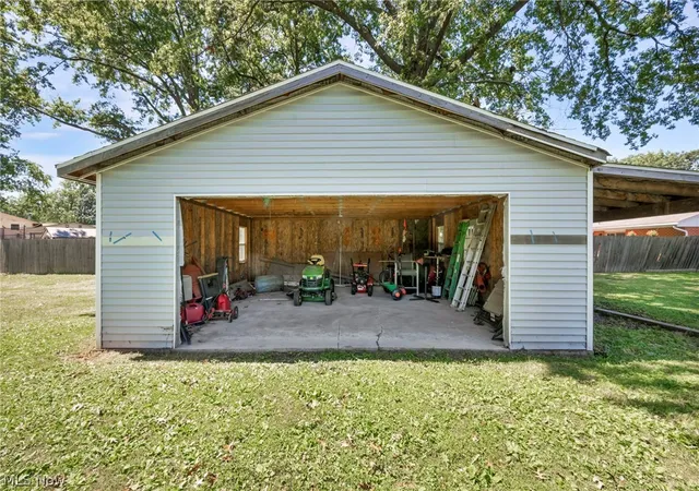 Photo 22 of Sale Pending at 4805 Mapleview Dr, Vermilion, OH 44089 | MLS# 5232990 | Listing updated on 2026-08-06