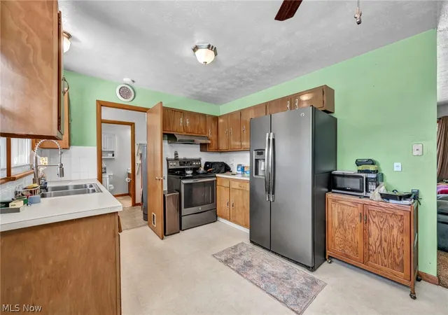 Photo 2 of Sale Pending at 4805 Mapleview Dr, Vermilion, OH 44089 | MLS# 5232990 | Listing updated on 2026-08-06