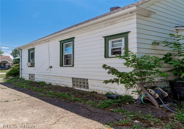 Photo 2 of Single family home for sale at 1128 W 19th Street, Lorain, OH 44052 | MLS# 5234170 | Listing updated on 2026-09-22