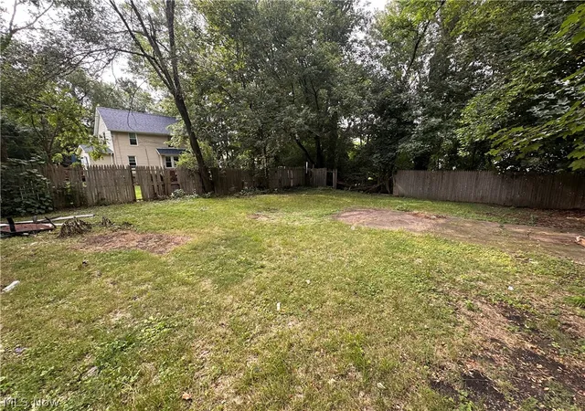 Photo 4 of Single family home for sale at 1061 Ackley St, Akron, OH 44306 | MLS# 5234019 | Listing updated on 2026-08-26