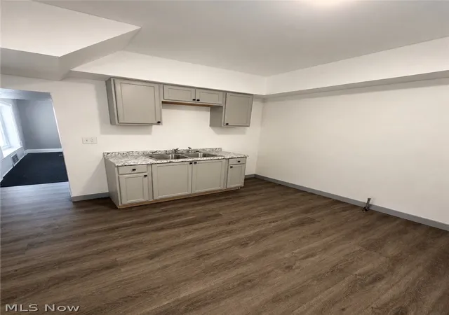 Listing Photo 4 - Condo for sale in building located at 7201 Claasen Ave, Cleveland, OH 44105