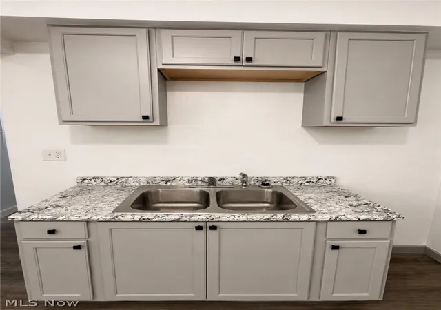 Listing Photo 5 - Condo for sale in building located at 7201 Claasen Ave, Cleveland, OH 44105