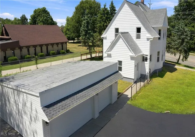 Photo 4 of Single family home for sale at 3223 W Pleasant Valley Rd, Cleveland, OH 44134 | MLS# 5234213 | Listing updated on 2026-10-07