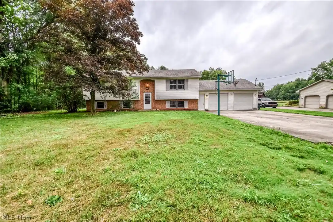 Single family home for sale at 6487 Shafer Rd NW, Warren, OH 44481 | MLS# 5234250