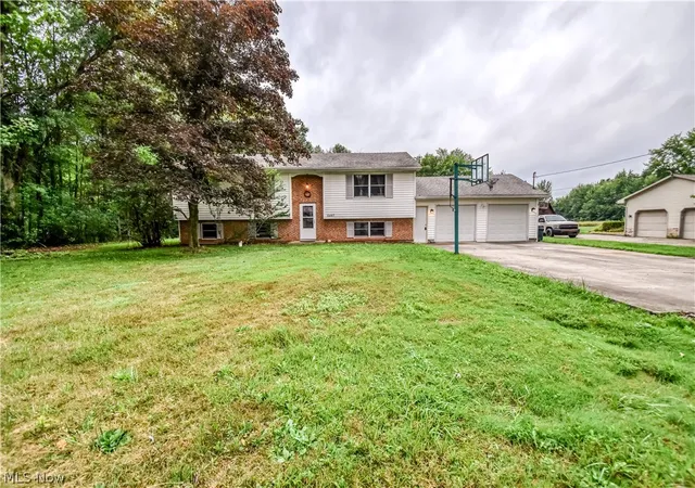 Photo 1 of Single family home for sale at 6487 Shafer Rd Nw, Warren, OH 44481 | MLS# 5234250 | Listing updated on 2026-09-23
