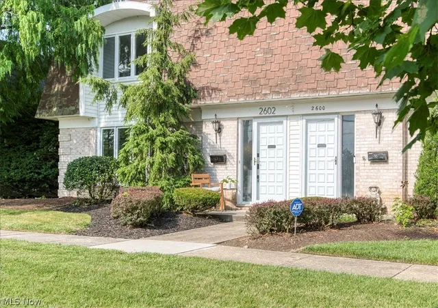 Listing Photo 3 - Condo for sale in building located at 2602 S Grn Rd, University Heights, OH 44122