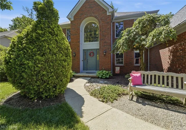 Photo 2 of Sale Pending at 30911 Riviera Ln, Westlake, OH 44145 | MLS# 5233509 | Listing updated on 2026-08-09