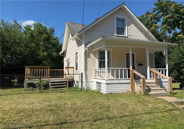 Photo 2 of Single family home for sale at 1711 Bonnot Pl Ne, Canton, OH 44705 | MLS# 5234164 | Listing updated on 2026-09-30