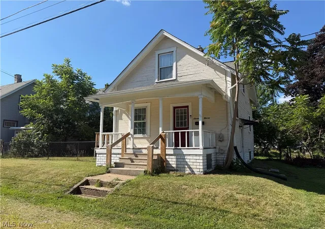 Photo 3 of Single family home for sale at 1711 Bonnot Pl Ne, Canton, OH 44705 | MLS# 5234164 | Listing updated on 2026-09-30