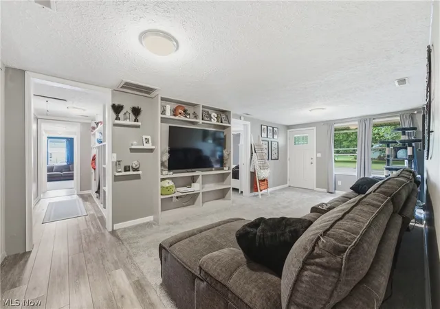 Photo 3 of Single family home for sale at 549 Mohican St Ne, Brewster, OH 44613 | MLS# 5233793 | Listing updated on 2026-10-03