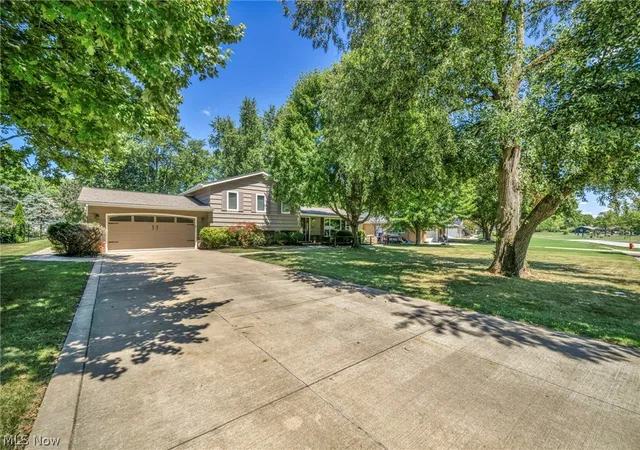 Photo 2 of Sale Pending at 3665 Russett Dr, Broadview Heights, OH 44147 | MLS# 5232064 | Listing updated on 2026-08-28