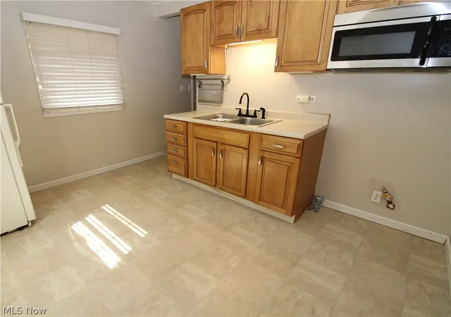 Photo 2 of Sale Pending at 654 Poplar St, Elyria, OH 44035 | MLS# 5232550 | Listing updated on 2026-08-27