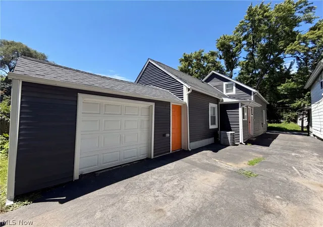 Photo 4 of Single family home for sale at 3407 Erin Ave, Cleveland, OH 44113 | MLS# 5234349 | Listing updated on 2026-08-06