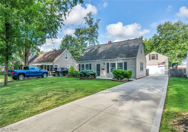 Photo 2 of Single family home for sale at 342 Inwood Blvd, Avon Lake, OH 44012 | MLS# 5233722 | Listing updated on 2026-08-28