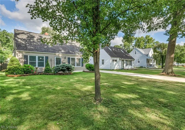 Photo 3 of Single family home for sale at 342 Inwood Blvd, Avon Lake, OH 44012 | MLS# 5233722 | Listing updated on 2026-08-28