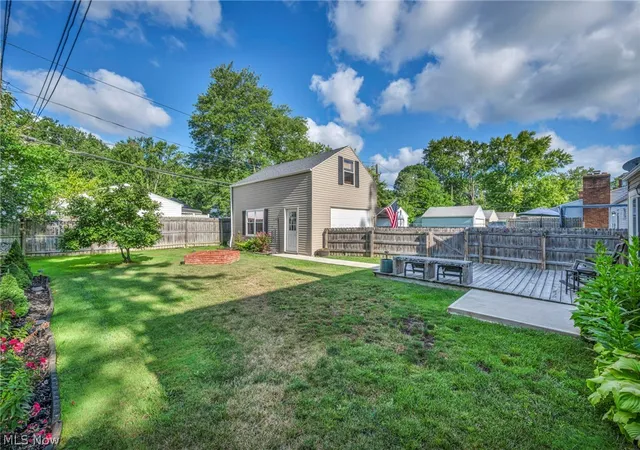 Photo 3 of Single family home for sale at 342 Inwood Blvd, Avon Lake, OH 44012 | MLS# 5233722 | Listing updated on 2026-08-28