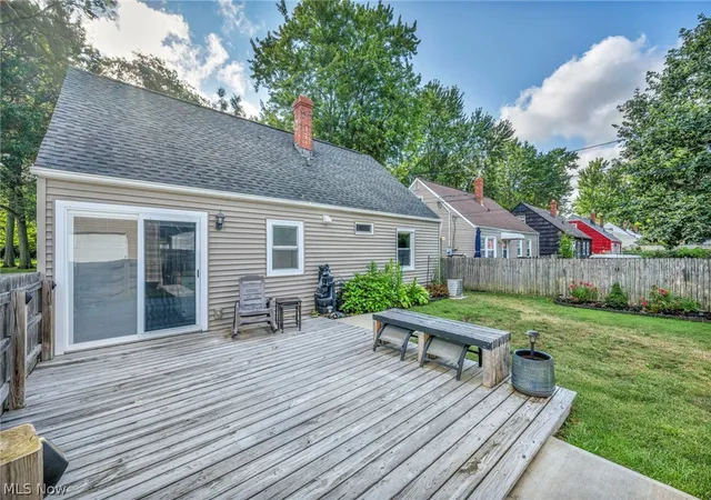 Photo 4 of Single family home for sale at 342 Inwood Blvd, Avon Lake, OH 44012 | MLS# 5233722 | Listing updated on 2026-08-28
