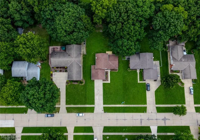 Photo 4 of Sale Pending at 3931 Canterbury Dr, Brunswick, OH 44212 | MLS# 5233070 | Listing updated on 2026-08-10