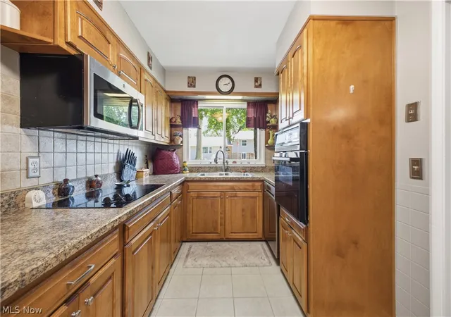 Photo 3 of Sale Pending at 222 Sunset Ct, Columbiana, OH 44408 | MLS# 5230142 | Listing updated on 2026-08-14