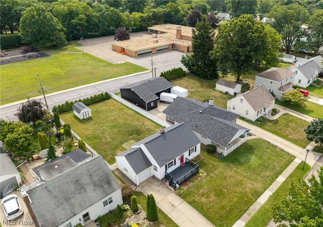 Photo 4 of Sale Pending at 147 Overlook Ave, Wadsworth, OH 44281 | MLS# 5225299 | Listing updated on 2026-08-28