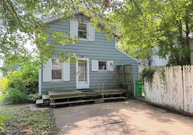 Photo 2 of Sale Pending at 584 N Grant St, Wooster, OH 44691 | MLS# 5234439 | Listing updated on 2026-08-28