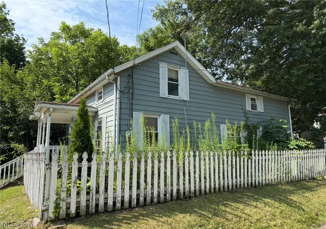 Photo 3 of Sale Pending at 584 N Grant St, Wooster, OH 44691 | MLS# 5234439 | Listing updated on 2026-08-28