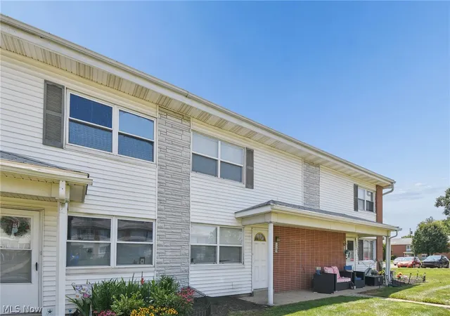 Photo 3 of Condo for sale at 129 Buckeye Cir, Columbus, OH 43217 | MLS# 5234471 | Listing updated on 2026-10-02