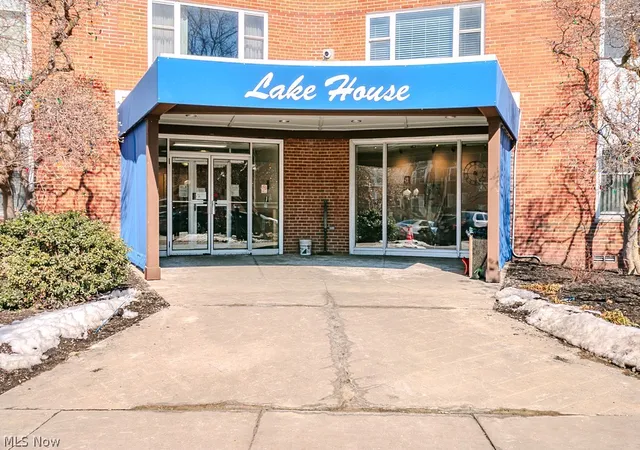 Photo 3 of Condo for sale at 11850 Edgewater Dr #1002, Lakewood, OH 44107 | MLS# 5233314 | Listing updated on 2026-09-25