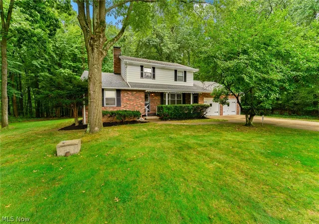 Photo 3 of Single family home for sale at 270 Benton St, Youngstown, OH 44515 | MLS# 5234469 | Listing updated on 2026-10-06