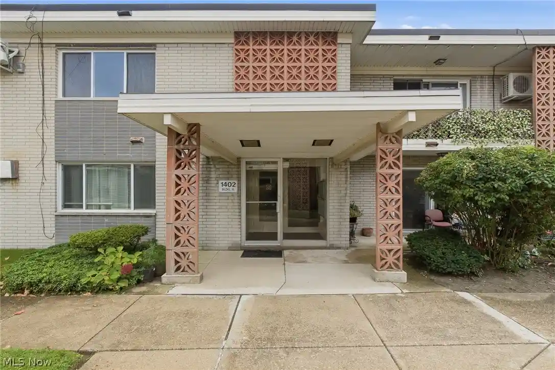 Condo for sale at 1402 Golden Gate Blvd #G203, Cleveland, OH 44124 | MLS# 5232417
