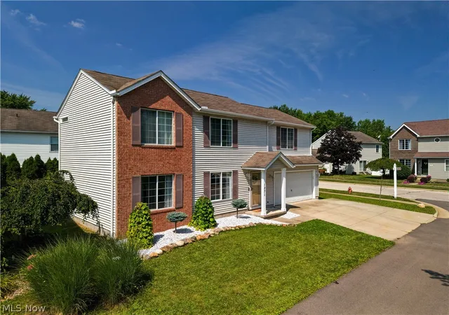 Photo 2 of Sale Pending at 1271 Oxford Cir, Green, OH 44312 | MLS# 5234332 | Listing updated on 2026-08-09