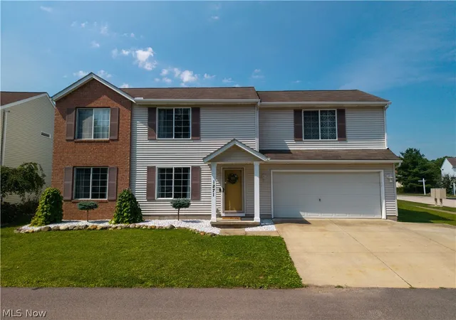 Photo 3 of Sale Pending at 1271 Oxford Cir, Green, OH 44312 | MLS# 5234332 | Listing updated on 2026-08-09
