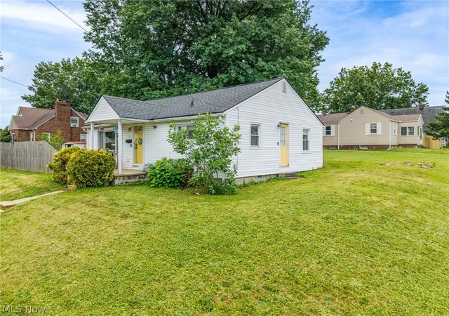 Photo 2 of Sale Pending at 516 Franklin Ave, Barberton, OH 44203 | MLS# 5234421 | Listing updated on 2026-08-31