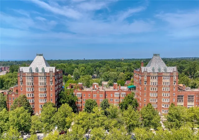 Listing Photo 2 - Condo for sale in building located at 13605 Shaker Blvd, Cleveland, OH 44120 - Unit #2B