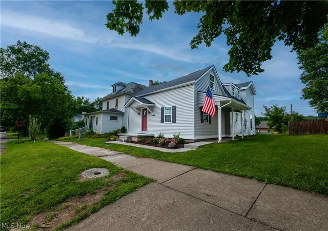 Photo 1 of Single family home for sale at 223 High St Se, Canal Fulton, OH 44614 | MLS# 5234504 | Listing updated on 2026-09-25