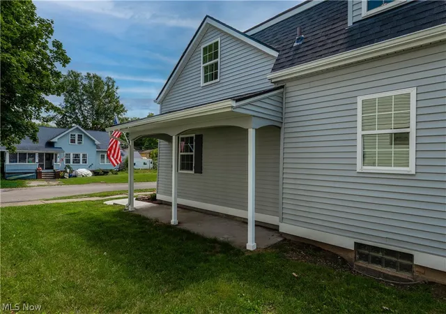 Photo 3 of Single family home for sale at 223 High St Se, Canal Fulton, OH 44614 | MLS# 5234504 | Listing updated on 2026-09-25