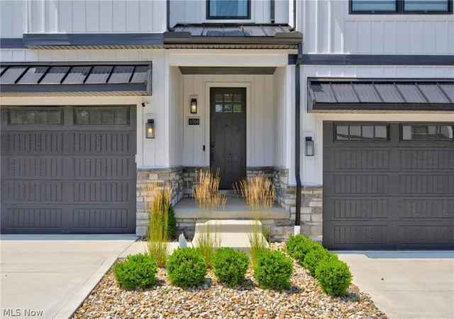 Photo 3 of Townhouse for sale at 4504 Hope Ct, Westlake, OH 44145 | MLS# 5233366 | Listing updated on 2026-08-07