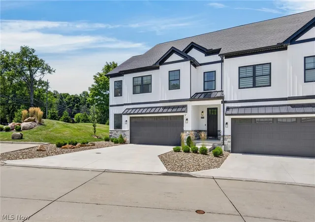 Photo 3 of Townhouse for sale at 4504 Hope Ct, Westlake, OH 44145 | MLS# 5233366 | Listing updated on 2026-08-07