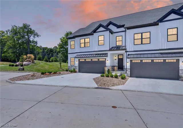 Photo 4 of Townhouse for sale at 4504 Hope Ct, Westlake, OH 44145 | MLS# 5233366 | Listing updated on 2026-08-07