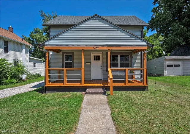 Photo 1 of Single family home for sale at 1007 Lake Ave, Elyria, OH 44035 | MLS# 5233638 | Listing updated on 2026-10-07