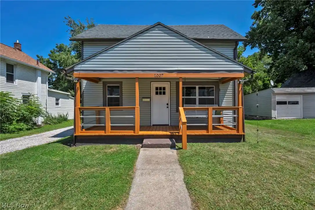 Photo 1 of Single family home for sale at 1007 Lake Ave, Elyria, OH 44035 | MLS# 5233638 | Listing updated on 2026-10-23