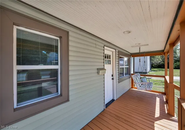 Photo 4 of Single family home for sale at 1007 Lake Ave, Elyria, OH 44035 | MLS# 5233638 | Listing updated on 2026-10-07