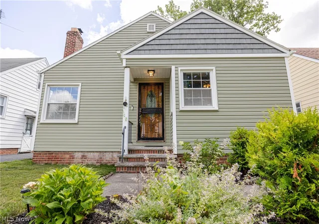 Photo 3 of Single family home for sale at 1075 Piermont Rd, Cleveland, OH 44121 | MLS# 5234551 | Listing updated on 2026-10-07