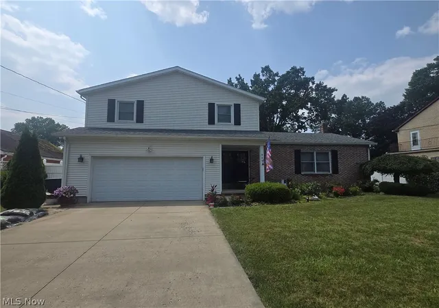 Photo 1 of Single family home for sale at 909 Ne Willard Ave, Warren, OH 44483 | MLS# 5234589 | Listing updated on 2026-08-07