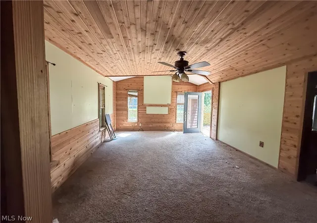 Photo 2 of Single family home for sale at 825 Hannaman, Elizabeth, WV 26143 | MLS# 5234619 | Listing updated on 2026-10-07