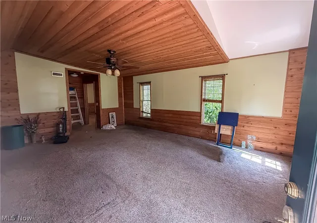 Photo 3 of Single family home for sale at 825 Hannaman, Elizabeth, WV 26143 | MLS# 5234619 | Listing updated on 2026-10-07