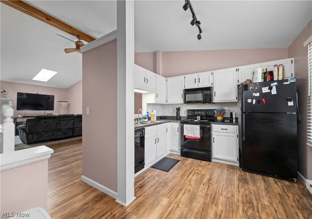 Listing Photo 4 - Condo for sale in building located at 5350 Cody Trl, Brunswick, OH 44212